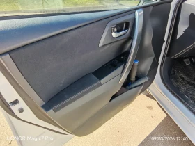 Toyota Auris, снимка 11