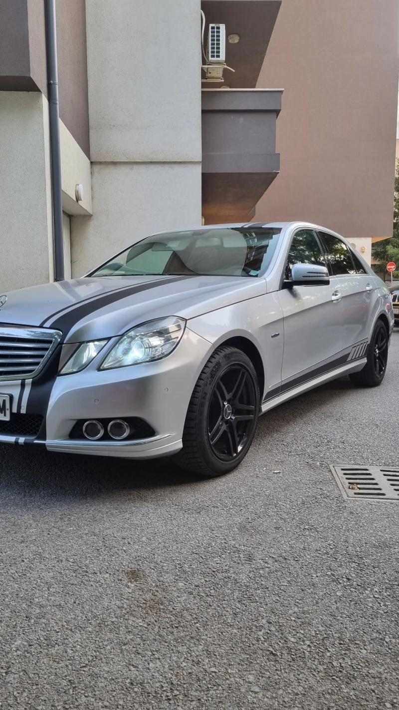 Mercedes-Benz E 220, снимка 2 - Автомобили и джипове - 47560093