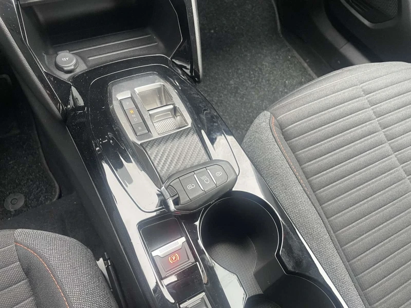 Peugeot 2008 EV, снимка 14 - Автомобили и джипове - 52691456