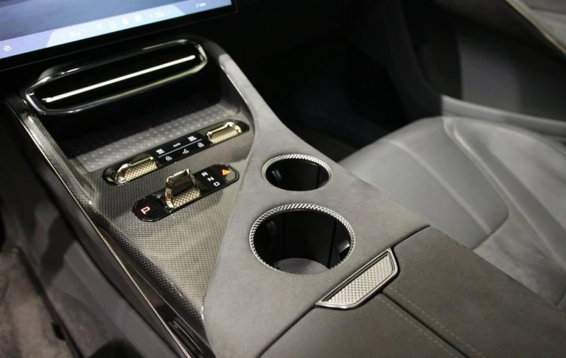 Lotus Eletre R, снимка 8 - Автомобили и джипове - 53008062