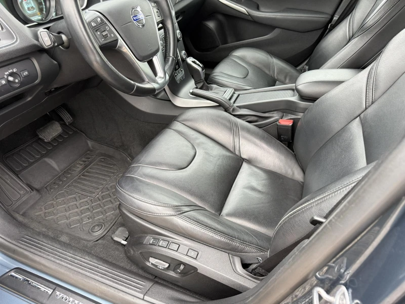 Volvo V40 T5-2.5T FULL  Швейцария 120х.км КАТО НОВА, снимка 11 - Автомобили и джипове - 53540553