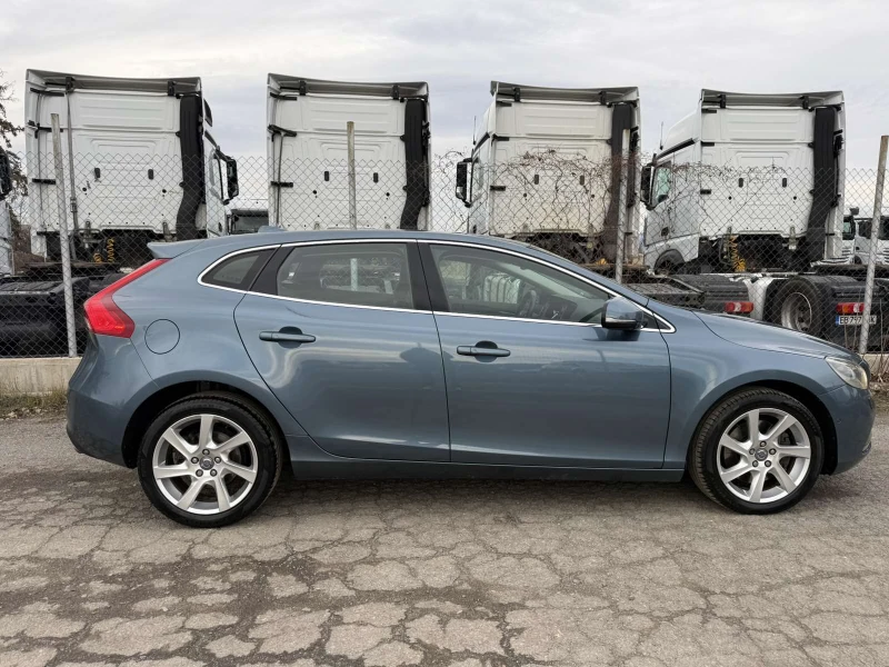 Volvo V40 T5-2.5T FULL  Швейцария 120х.км КАТО НОВА, снимка 5 - Автомобили и джипове - 53540553