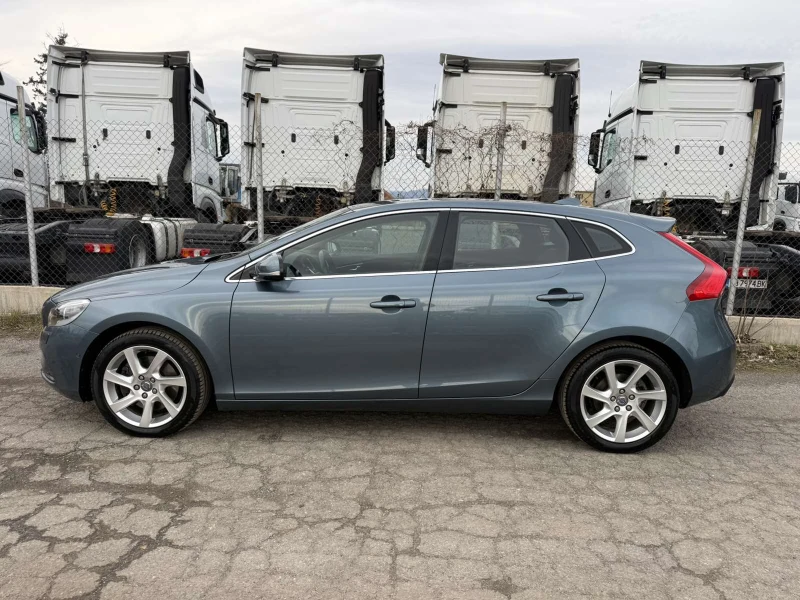 Volvo V40 T5-2.5T FULL  Швейцария 120х.км КАТО НОВА, снимка 2 - Автомобили и джипове - 53540553