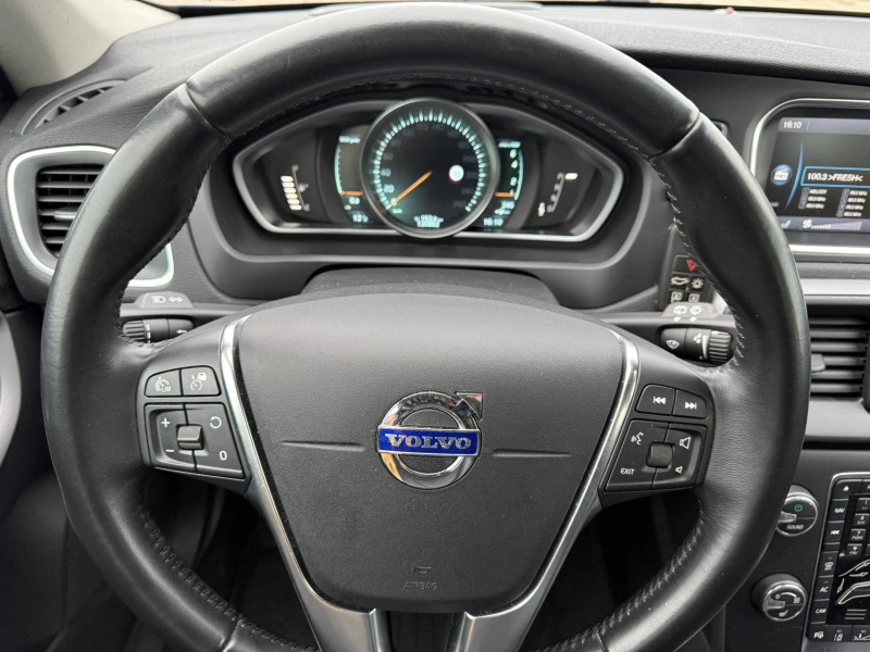 Volvo V40 T5-2.5T FULL  Швейцария 120х.км КАТО НОВА, снимка 14 - Автомобили и джипове - 53540553