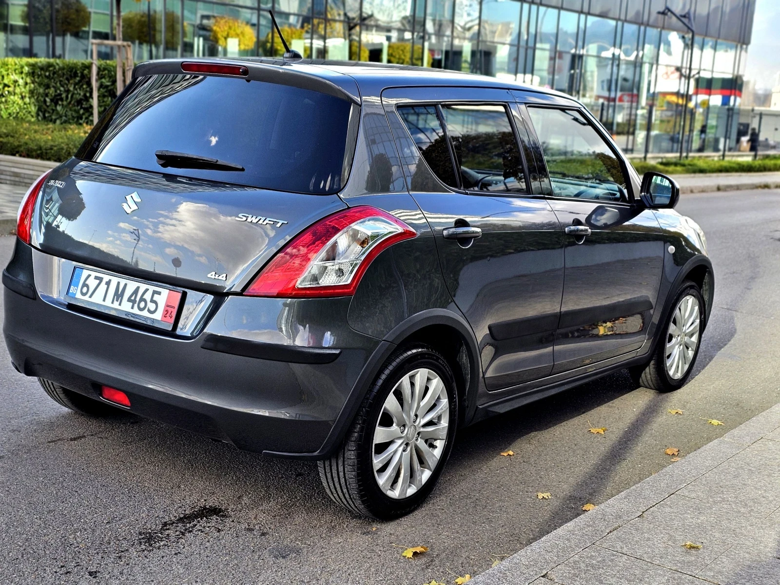 Suzuki Swift 1.2i 4x4 / Keyless/ Bluetooth/ Klimatronik  - изображение 5