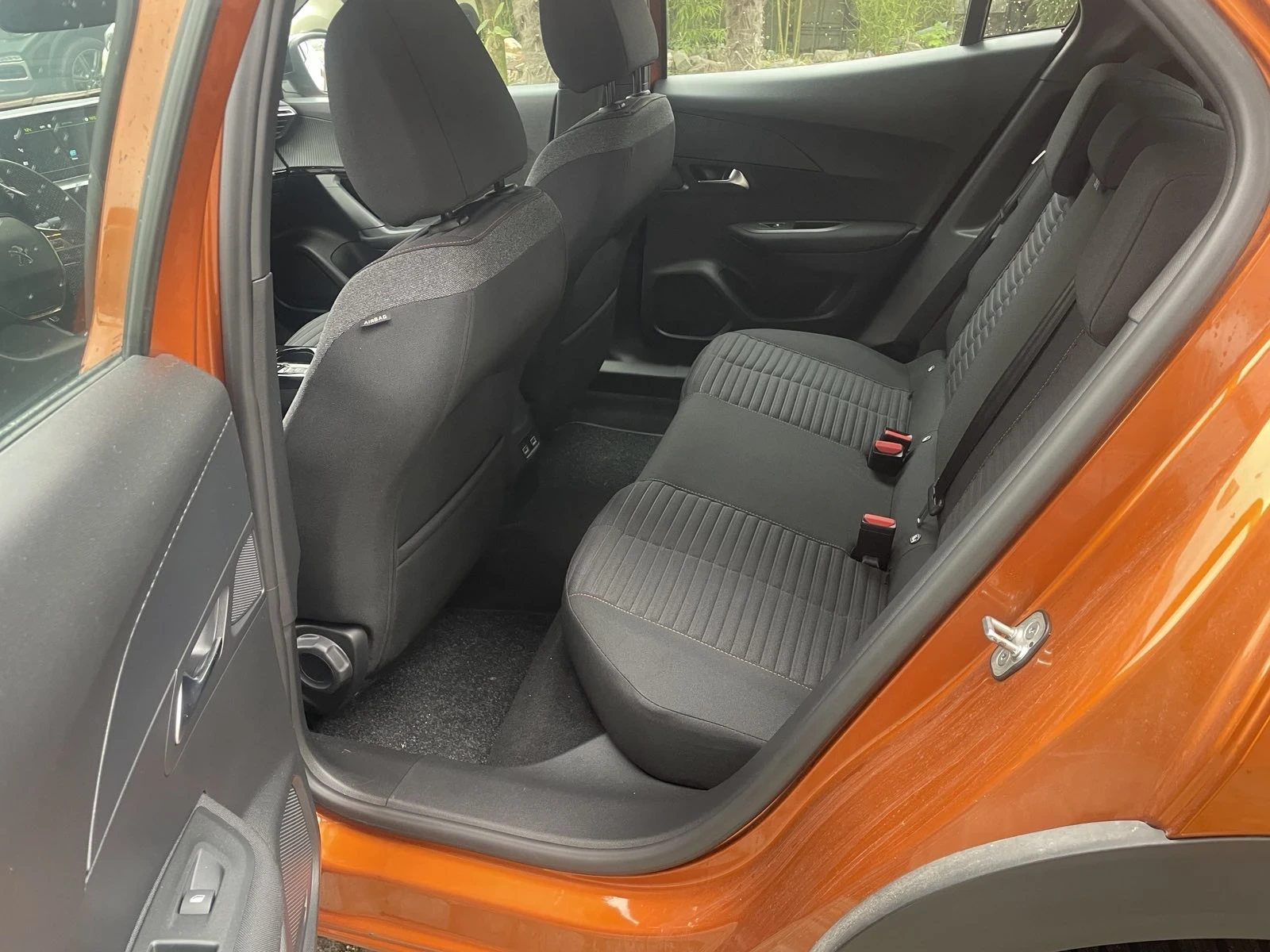 Peugeot 2008 EV - изображение 8