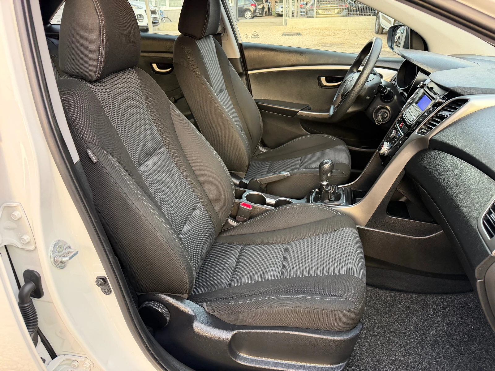 Hyundai I30 1.4BENZIN* KLIMA* EVRO5, снимка 16 - Автомобили и джипове - 53738139