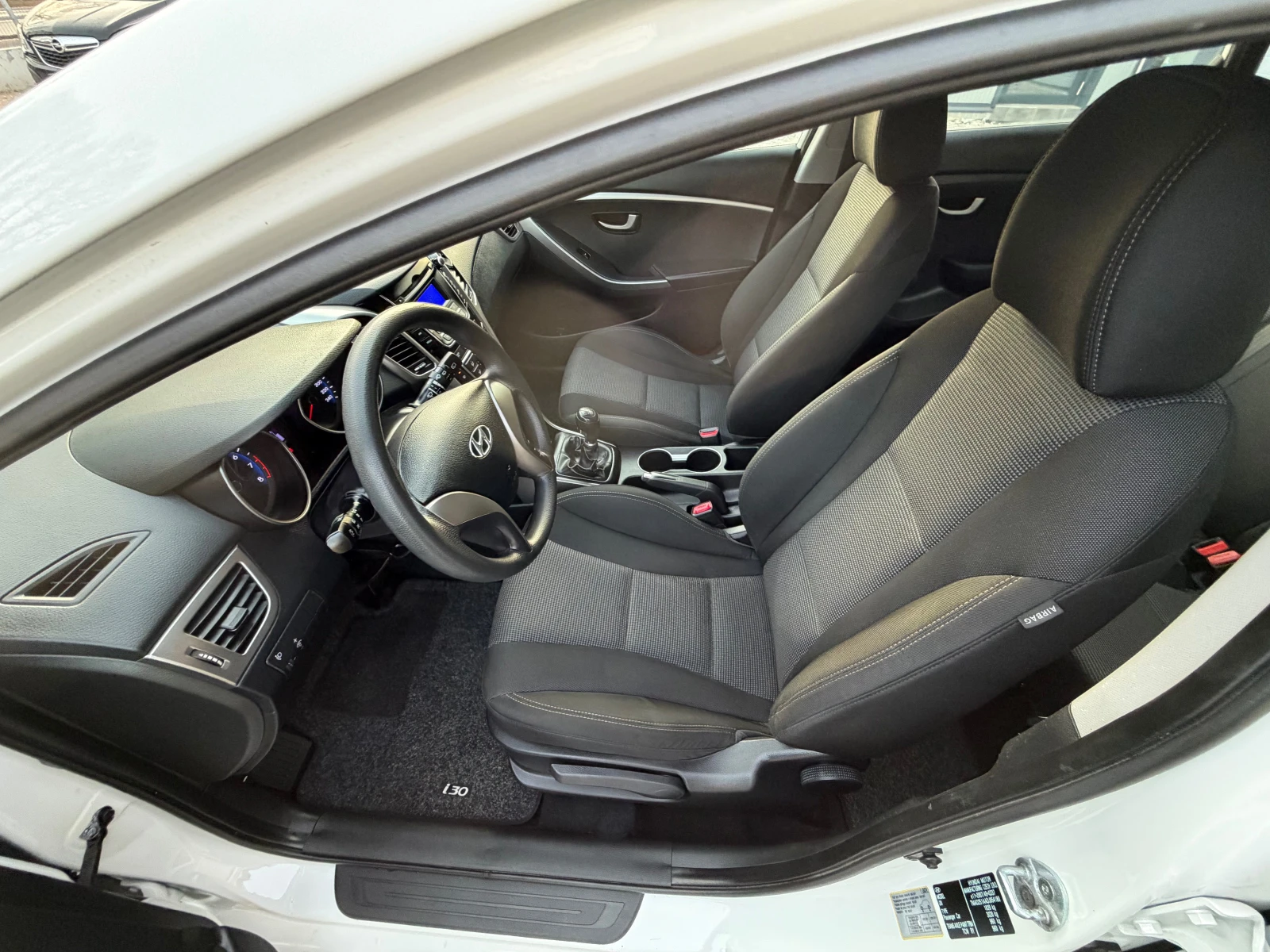 Hyundai I30 1.4BENZIN* KLIMA* EVRO5, снимка 11 - Автомобили и джипове - 53738139