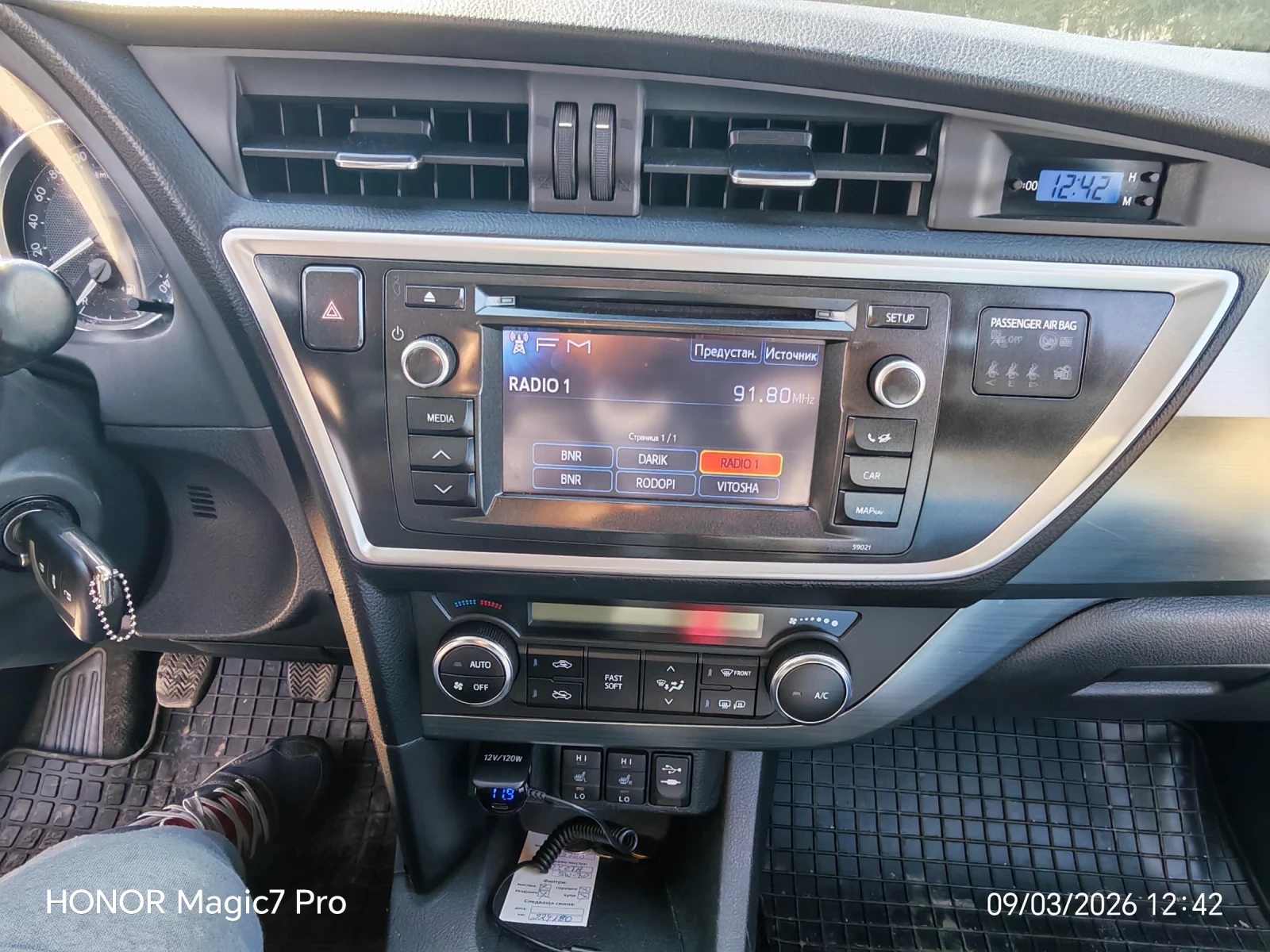 Toyota Auris, снимка 9 - Автомобили и джипове - 54279631