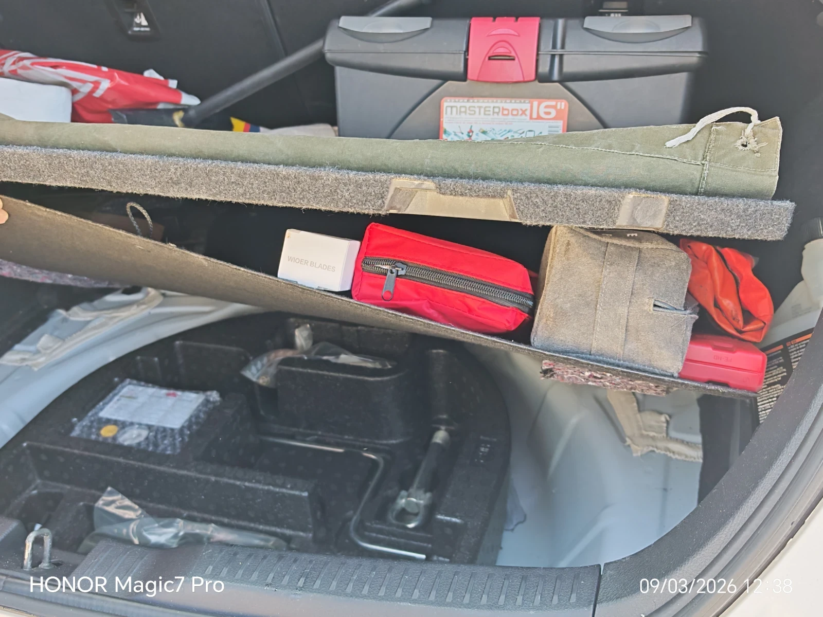 Toyota Auris, снимка 13 - Автомобили и джипове - 54279631