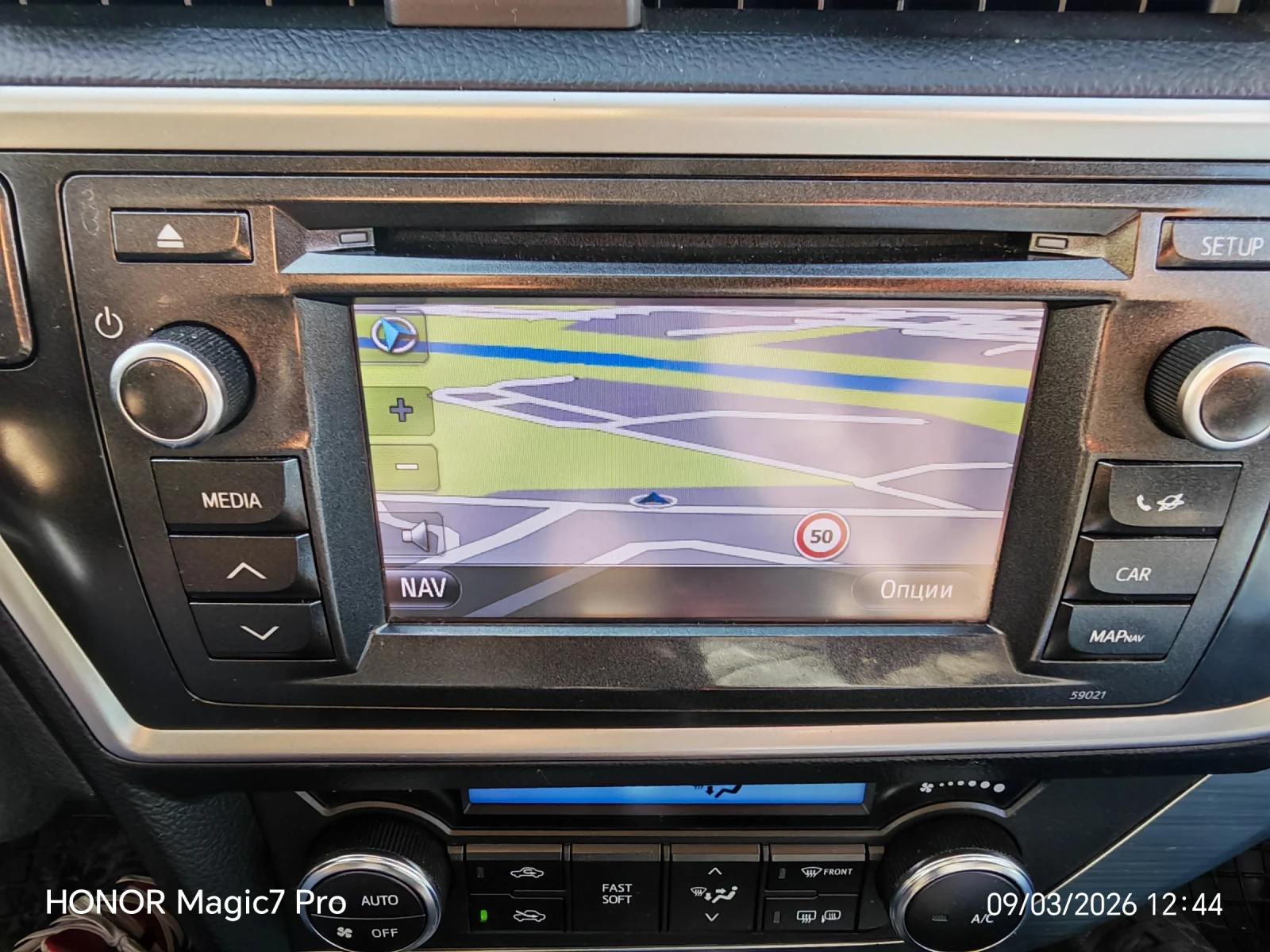 Toyota Auris, снимка 4 - Автомобили и джипове - 54279631