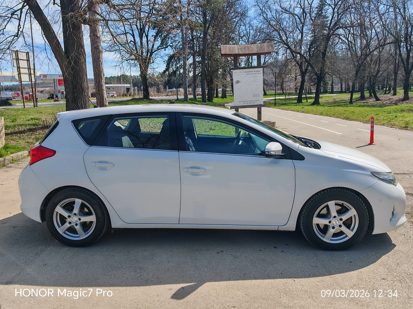 Toyota Auris, снимка 3 - Автомобили и джипове - 54279631