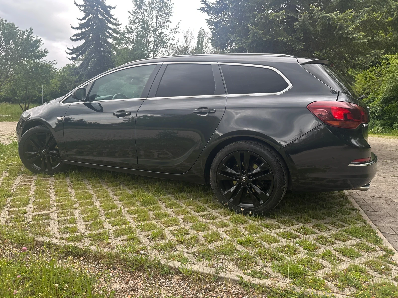 Opel Astra Sports Tourer 2.0, снимка 8 - Автомобили и джипове - 54653537