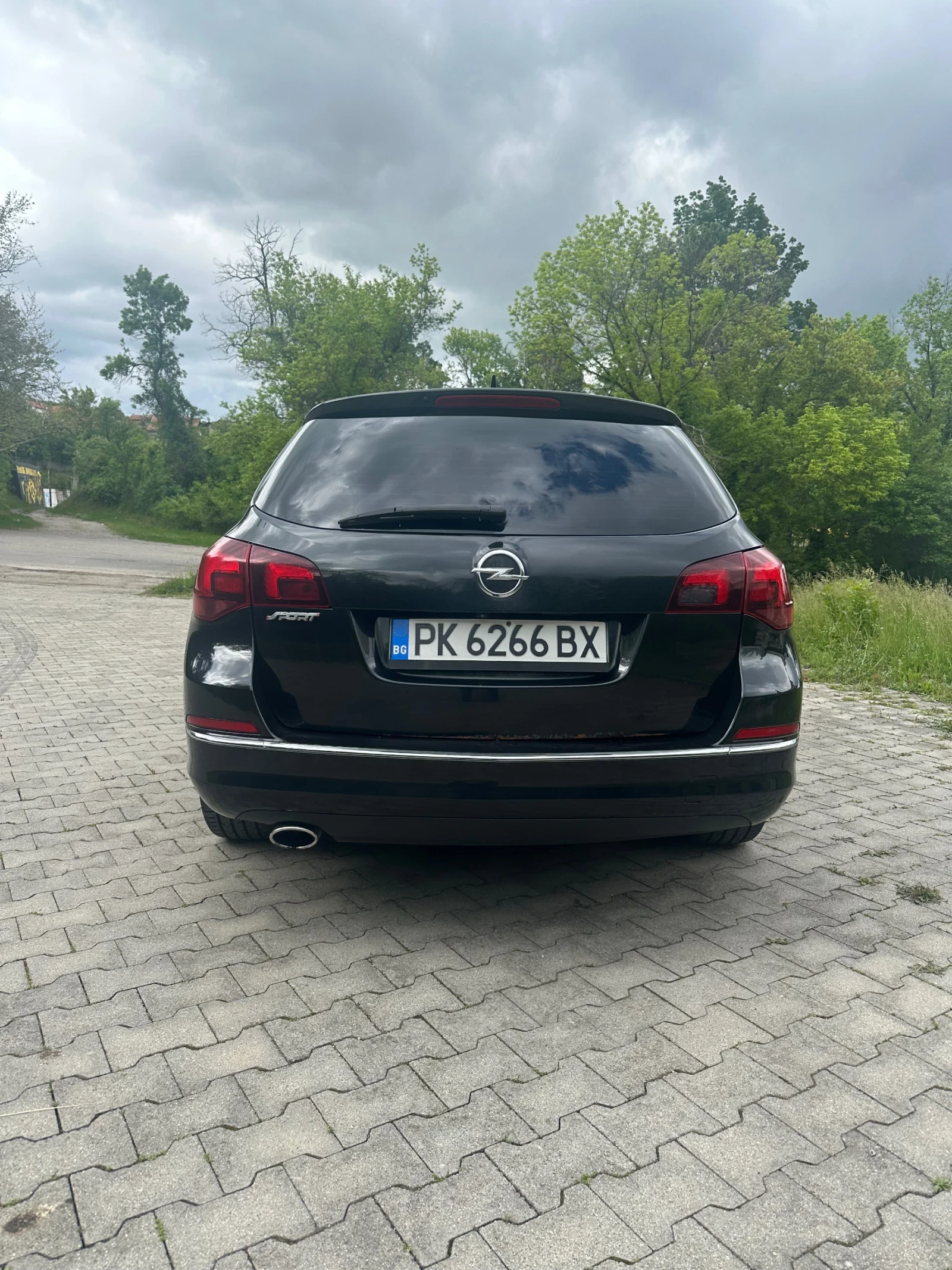 Opel Astra Sports Tourer 2.0, снимка 9 - Автомобили и джипове - 54653537