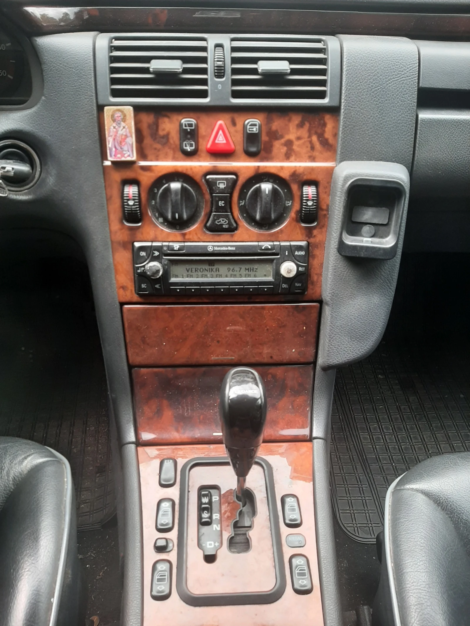 Mercedes-Benz E 320, снимка 11 - Автомобили и джипове - 54662101