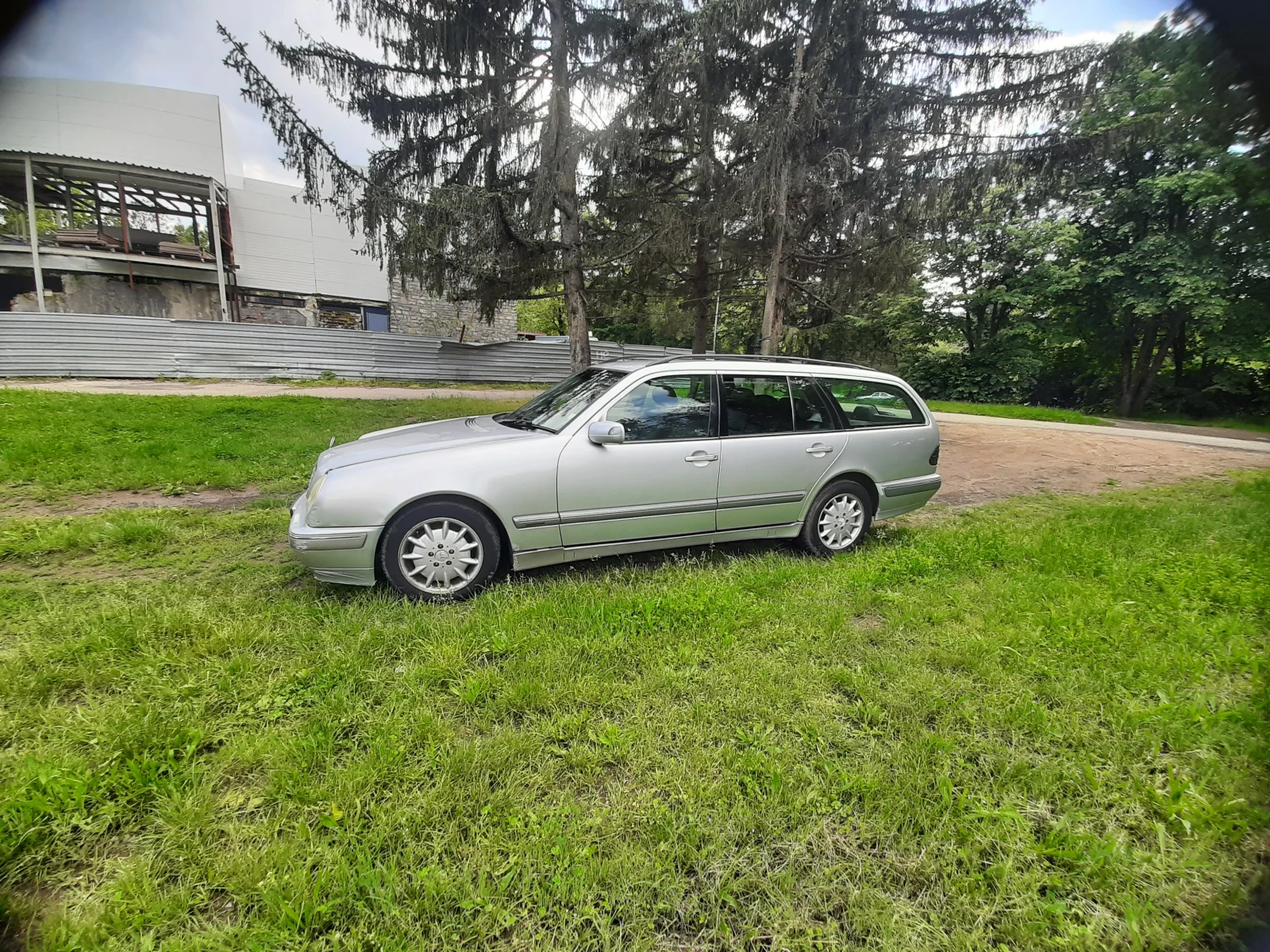 Mercedes-Benz E 320
