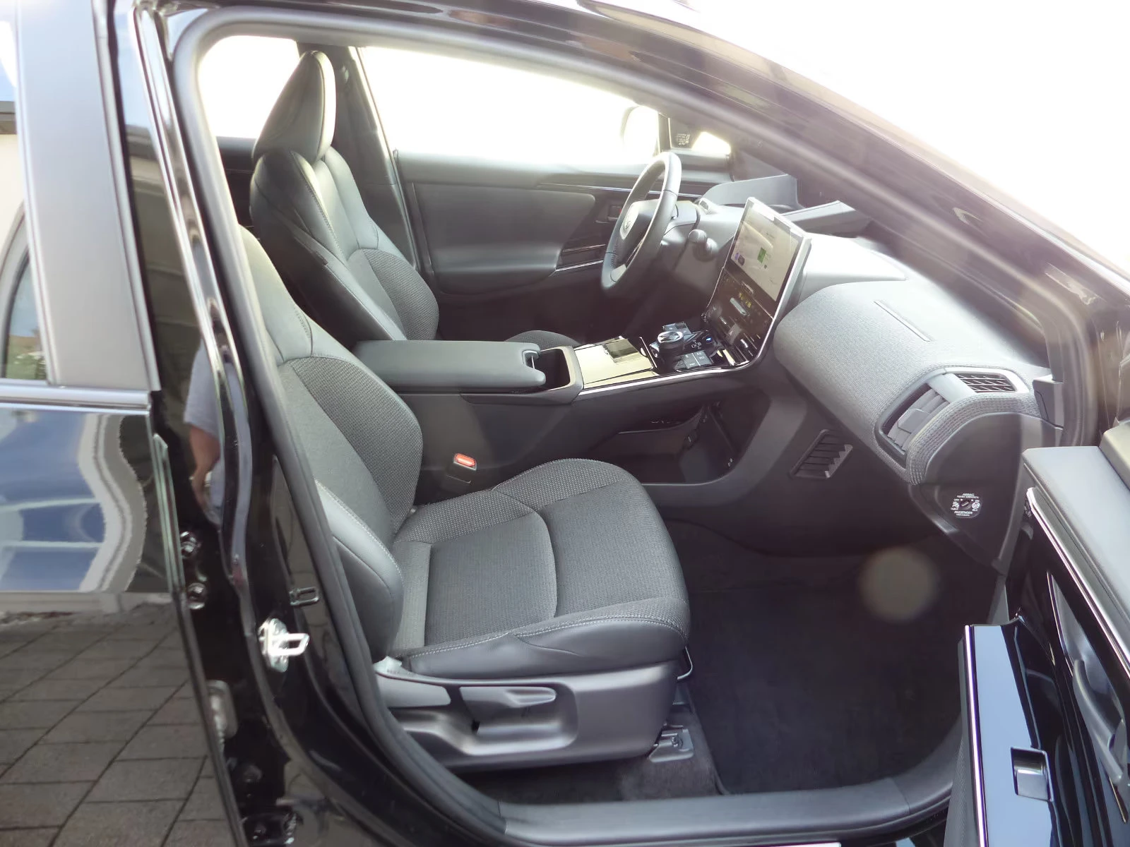 Toyota bZ4X COMFORT/204HP/CAM/H.PUMP/NAVI/LED/CPLAY/FWD/481q, снимка 12 - Автомобили и джипове - 55275384