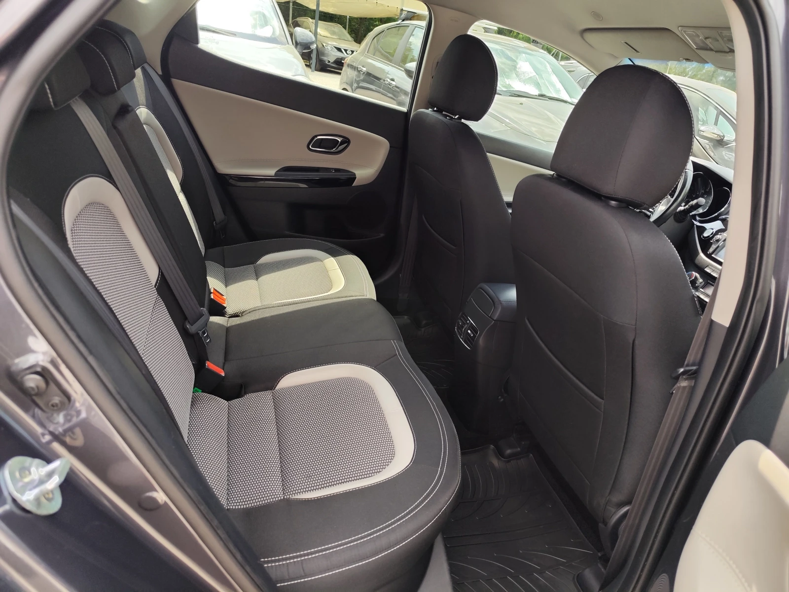 Kia Ceed 1.6CRDi* АВТОМАТИК* LED/XENON* NAVI* CAMERA* EU6B*, снимка 12 - Автомобили и джипове - 55653871
