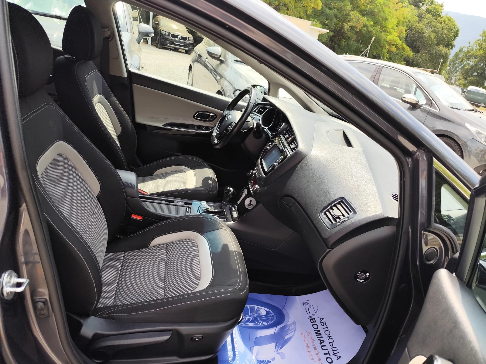 Kia Ceed 1.6CRDi* АВТОМАТИК* LED/XENON* NAVI* CAMERA* EU6B*, снимка 13 - Автомобили и джипове - 55653871