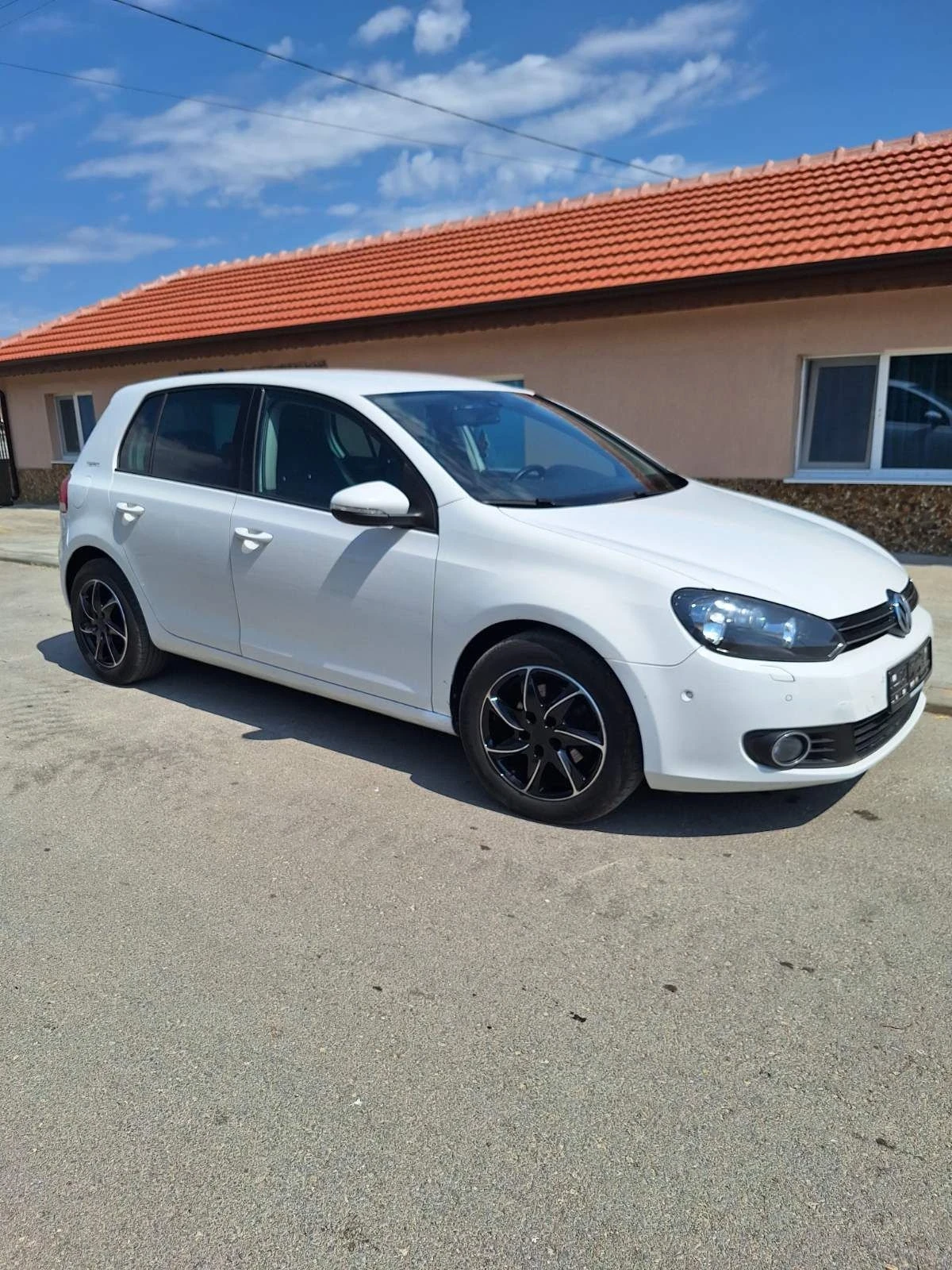 VW Golf 1.6 TDI САМОПАРКИРАНЕ!, снимка 2 - Автомобили и джипове - 55832698