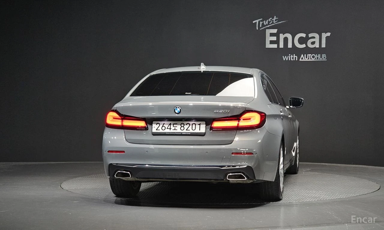 BMW 520 i* LUXURY* DISTRONIC* ХЕДЪП* ПОДГРЕВ* КРАЙНА ЦЕНА, снимка 4 - Автомобили и джипове - 55983782