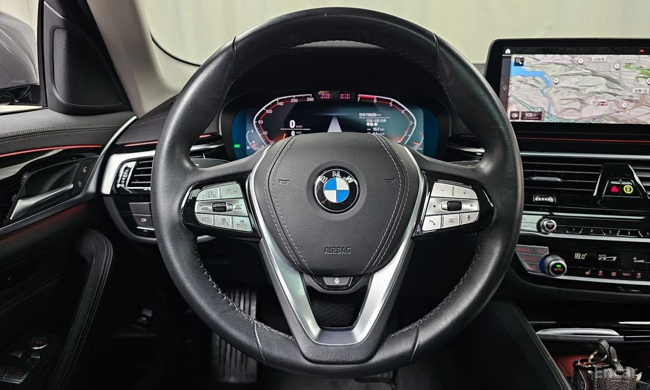 BMW 520 i* LUXURY* DISTRONIC* ХЕДЪП* ПОДГРЕВ* КРАЙНА ЦЕНА, снимка 11 - Автомобили и джипове - 55983782