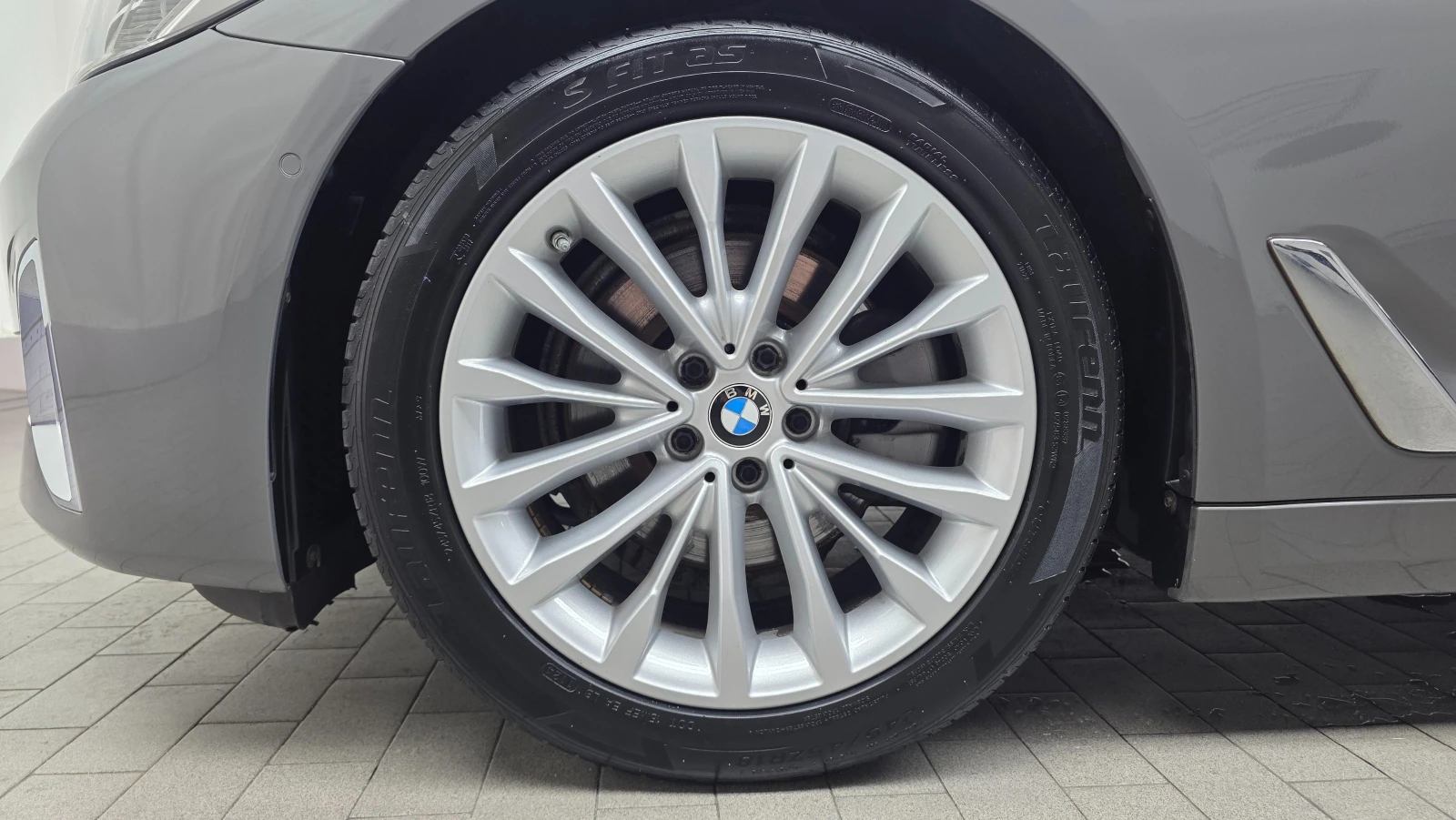 BMW 520 i* LUXURY* DISTRONIC* ХЕДЪП* ПОДГРЕВ* КРАЙНА ЦЕНА, снимка 5 - Автомобили и джипове - 55983782