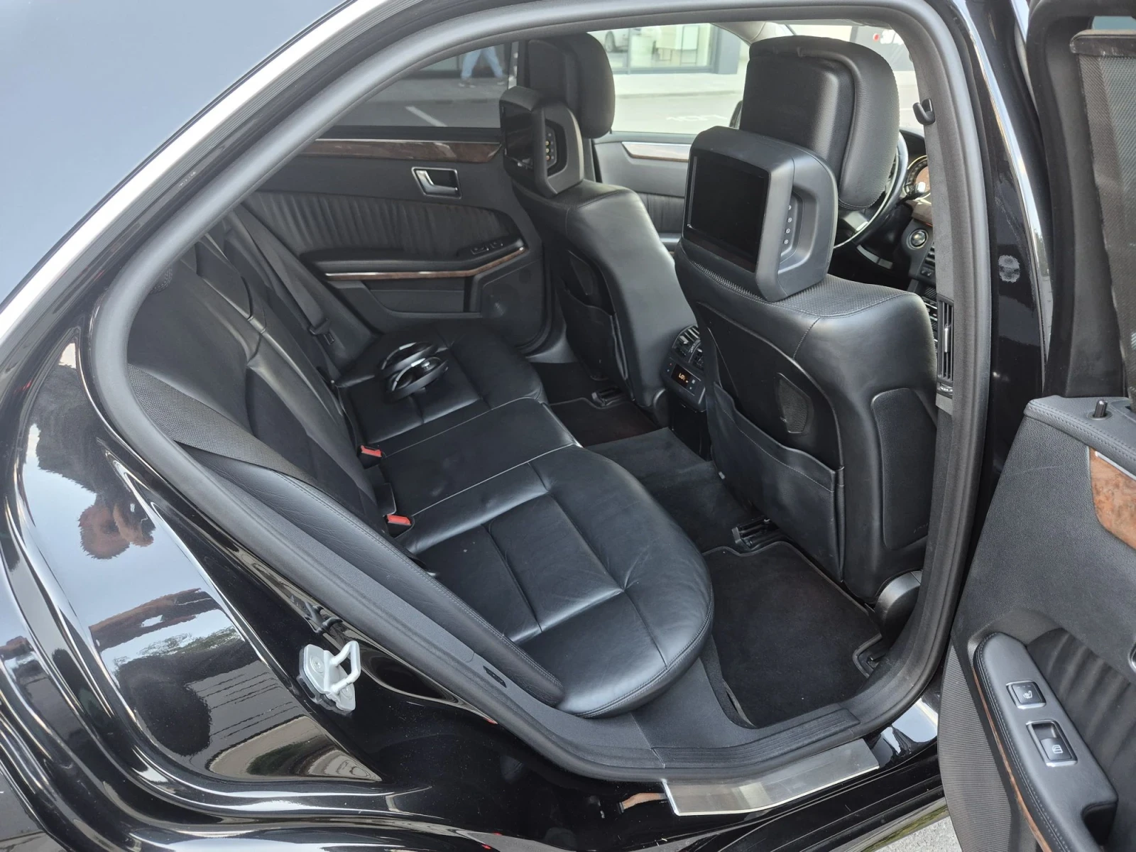 Mercedes-Benz E 350 FULL / 3TV /ОБДУХВАНЕ/Night Vision/ДИСТРОНИК , снимка 8 - Автомобили и джипове - 56317497
