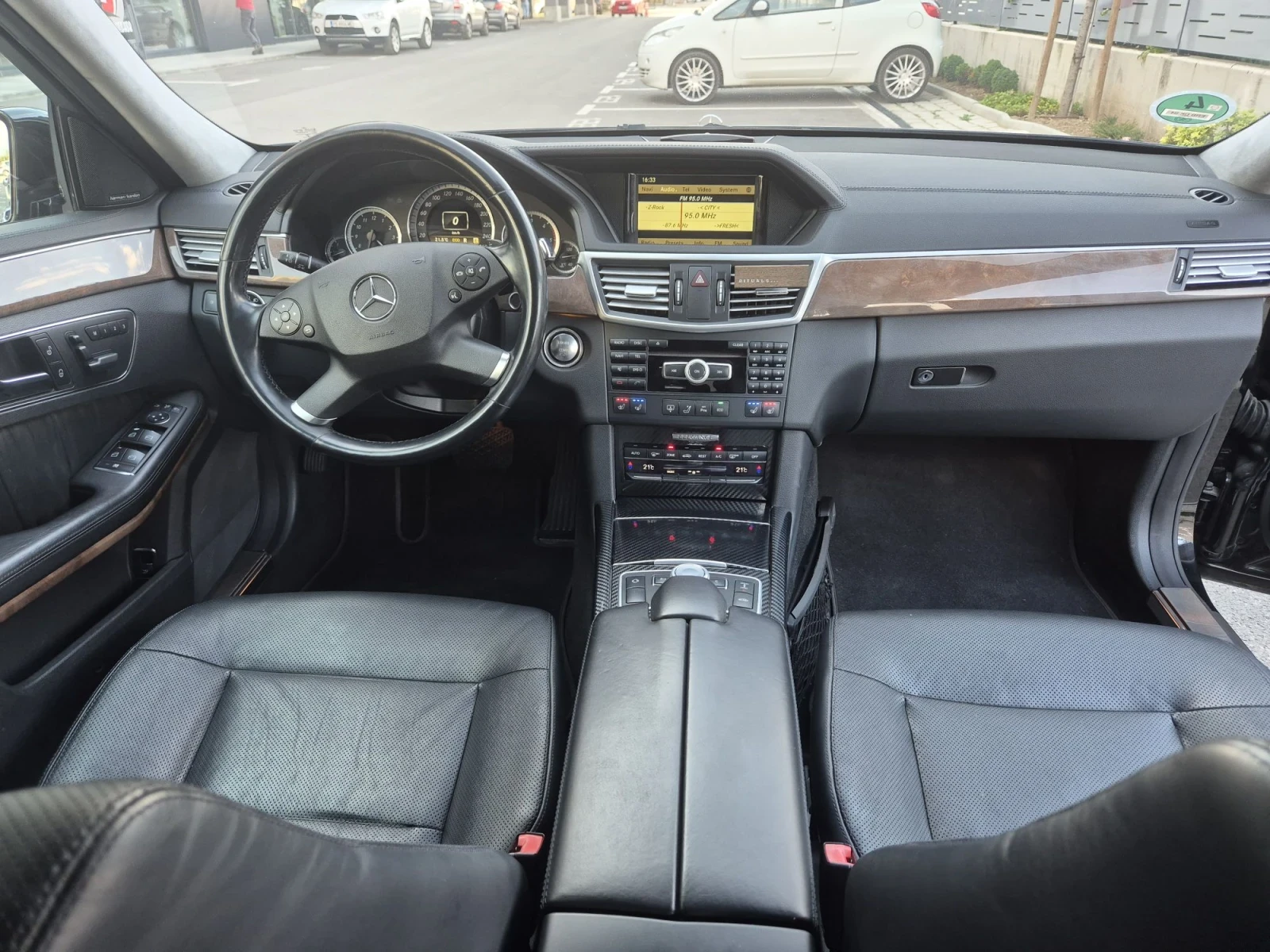 Mercedes-Benz E 350 FULL / 3TV /ОБДУХВАНЕ/Night Vision/ДИСТРОНИК , снимка 9 - Автомобили и джипове - 56317497