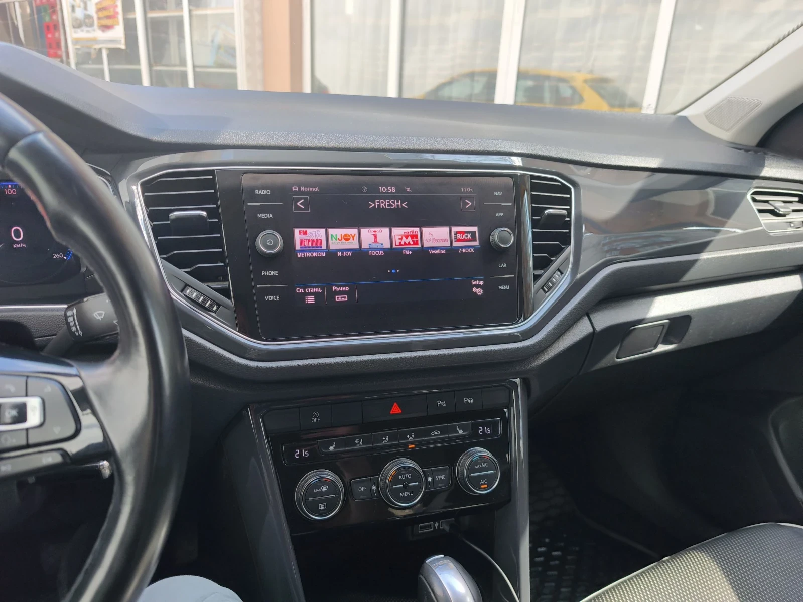 VW T-Roc, снимка 14 - Автомобили и джипове - 54038999