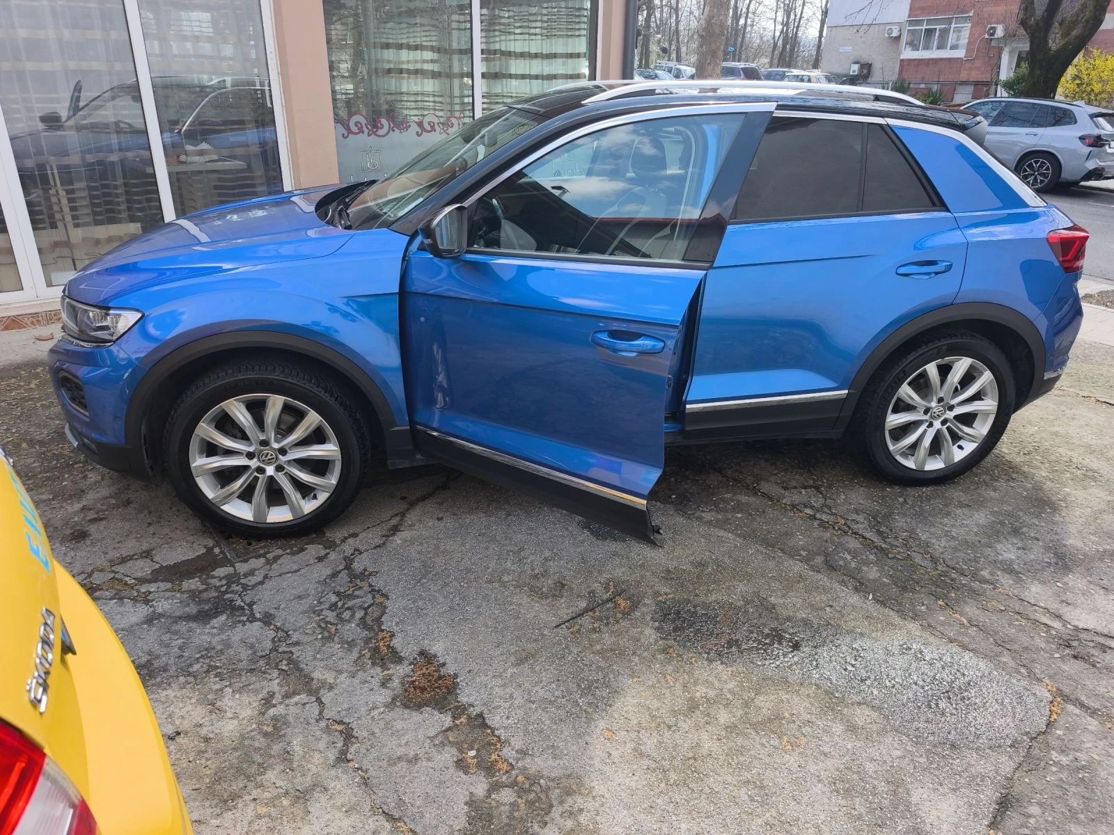 VW T-Roc, снимка 6 - Автомобили и джипове - 54038999