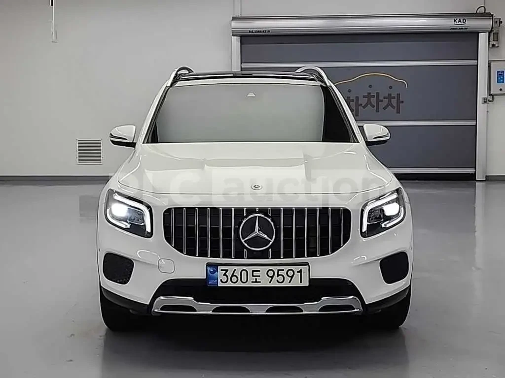 Mercedes-Benz GLC 220 4MATIC AMG PKG| DISTRONIC| PANO| 9GTRONIC| KAMERA, снимка 2 - Автомобили и джипове - 54060022