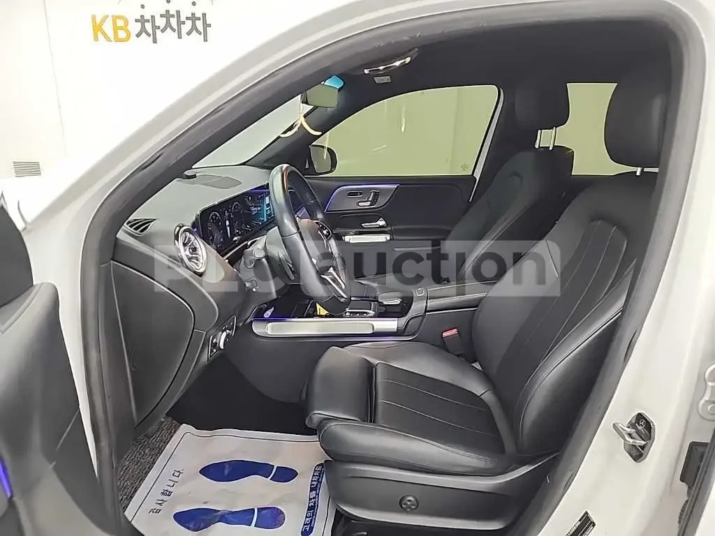 Mercedes-Benz GLC 220 4MATIC AMG PKG| DISTRONIC| PANO| 9GTRONIC| KAMERA, снимка 5 - Автомобили и джипове - 54060022