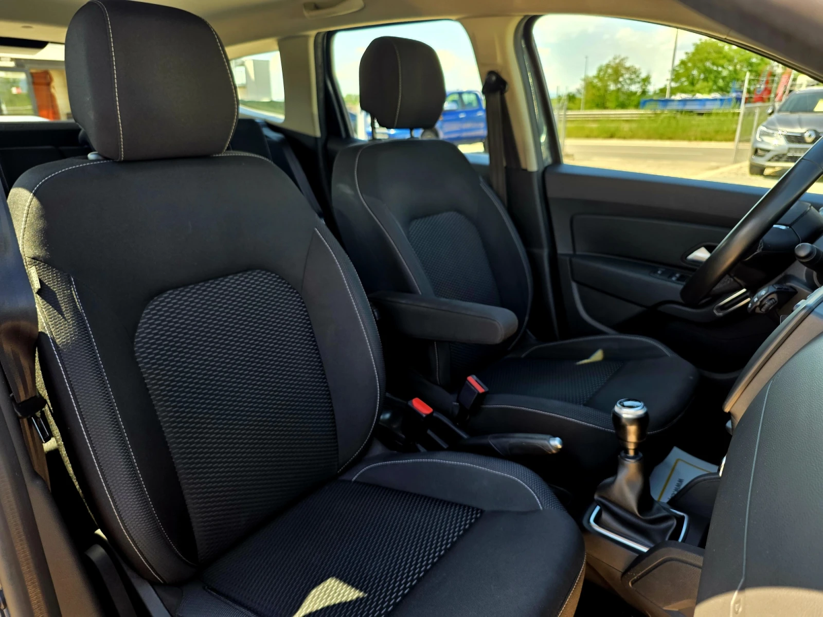 Dacia Duster TCe 100к.с. LPG, снимка 17 - Автомобили и джипове - 54837115