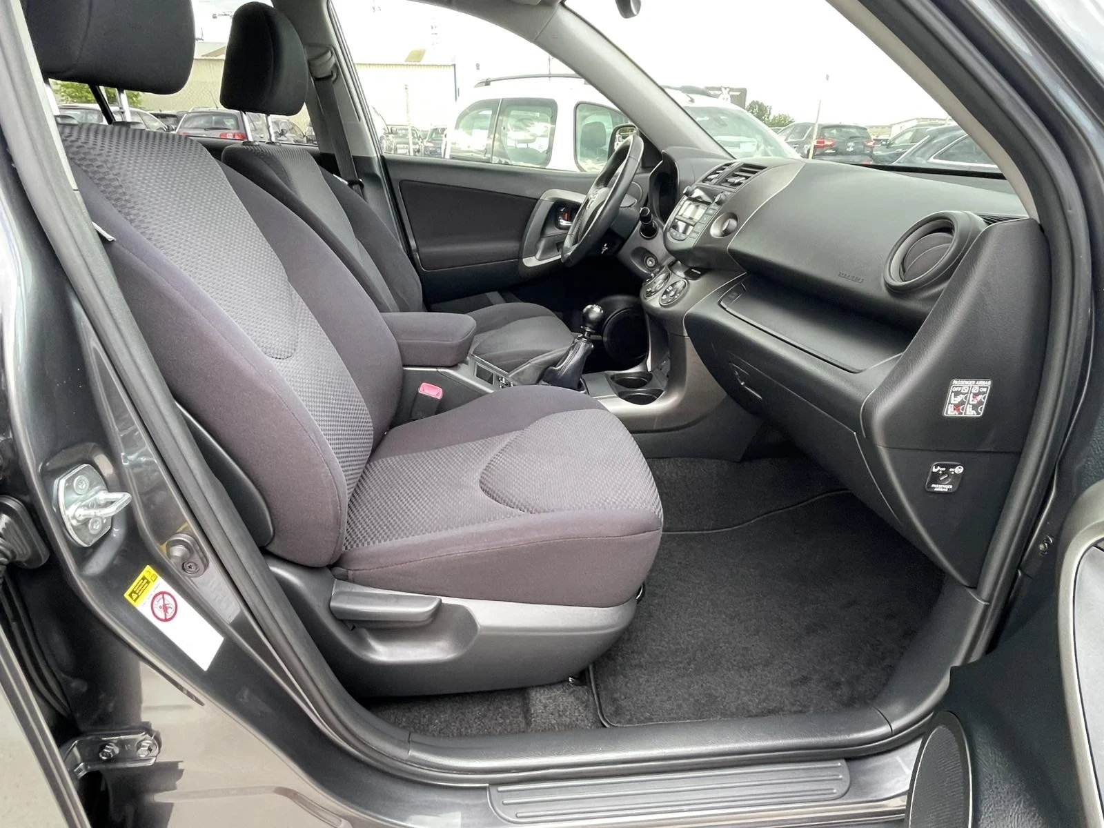 Toyota Rav4 2.2 D4D, снимка 13 - Автомобили и джипове - 54972810