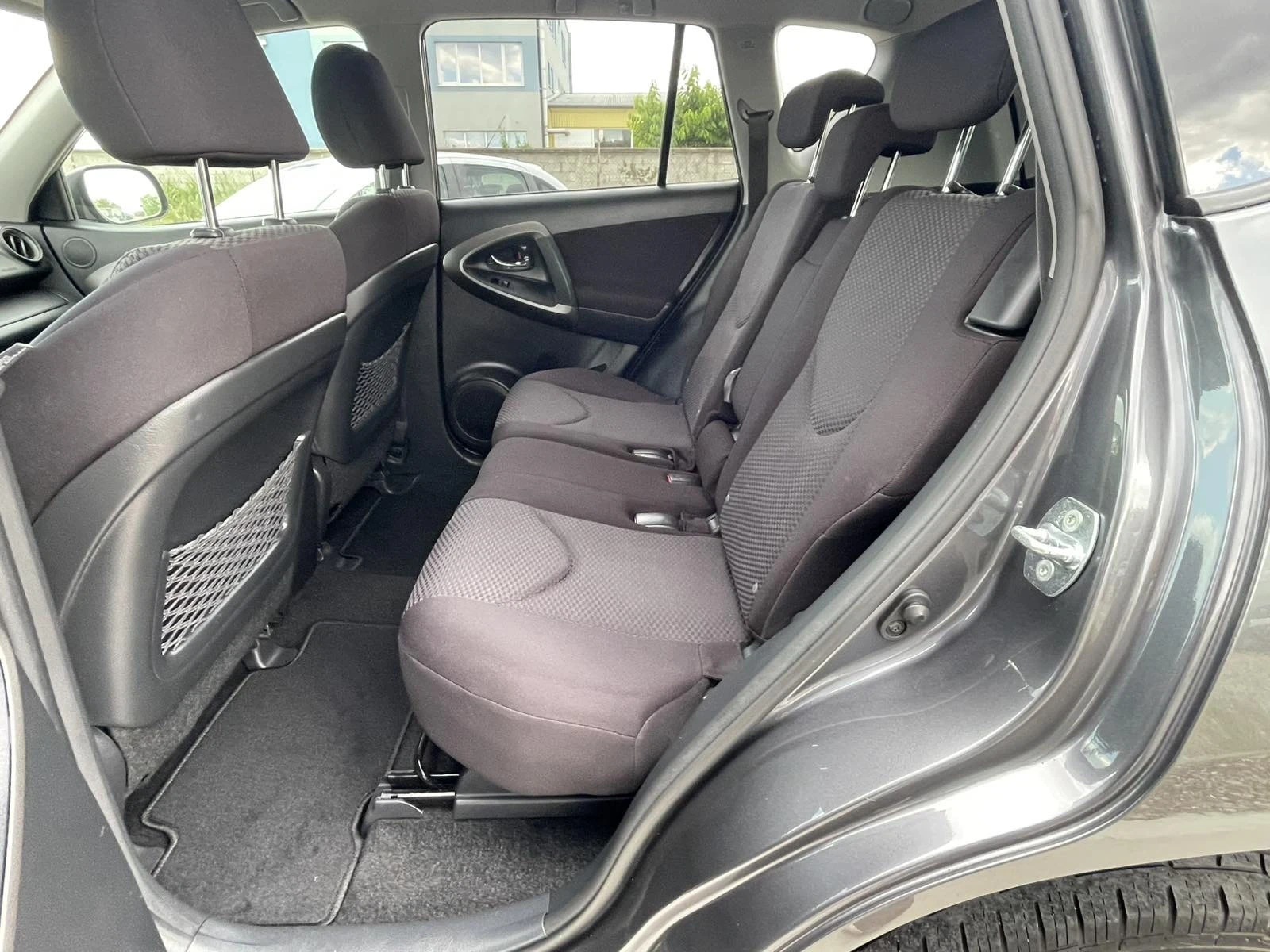 Toyota Rav4 2.2 D4D, снимка 7 - Автомобили и джипове - 54972810