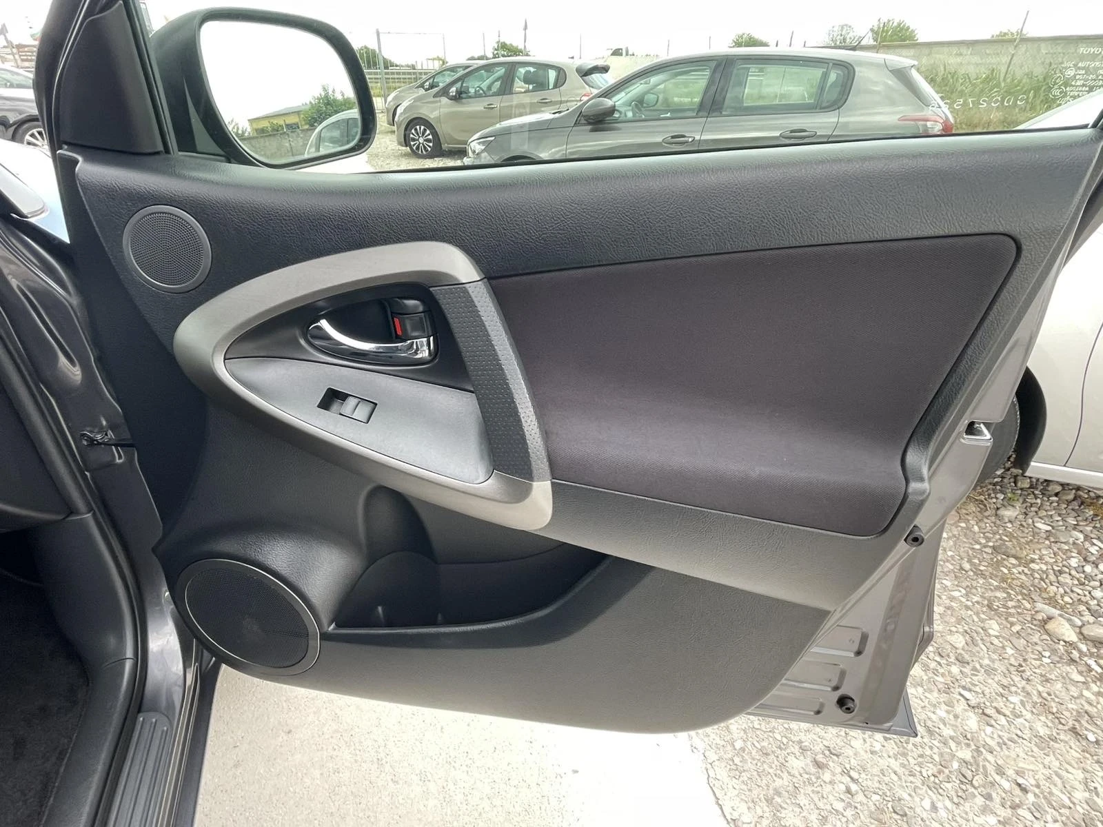 Toyota Rav4 2.2 D4D, снимка 14 - Автомобили и джипове - 54972810