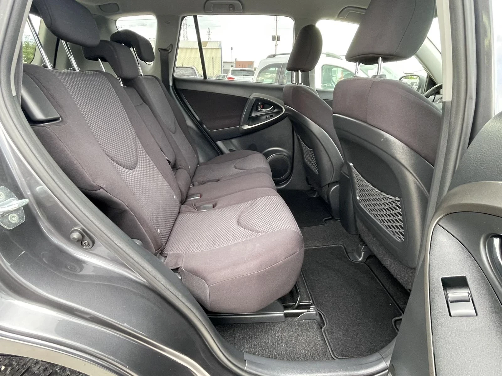 Toyota Rav4 2.2 D4D, снимка 11 - Автомобили и джипове - 54972810