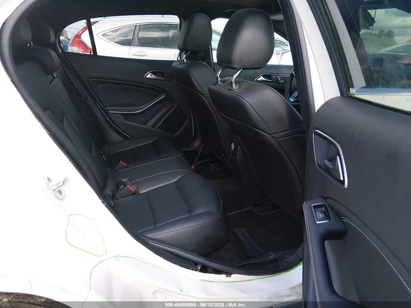 Mercedes-Benz GLA 250 2.0l 4Matic, снимка 8 - Автомобили и джипове - 55816089