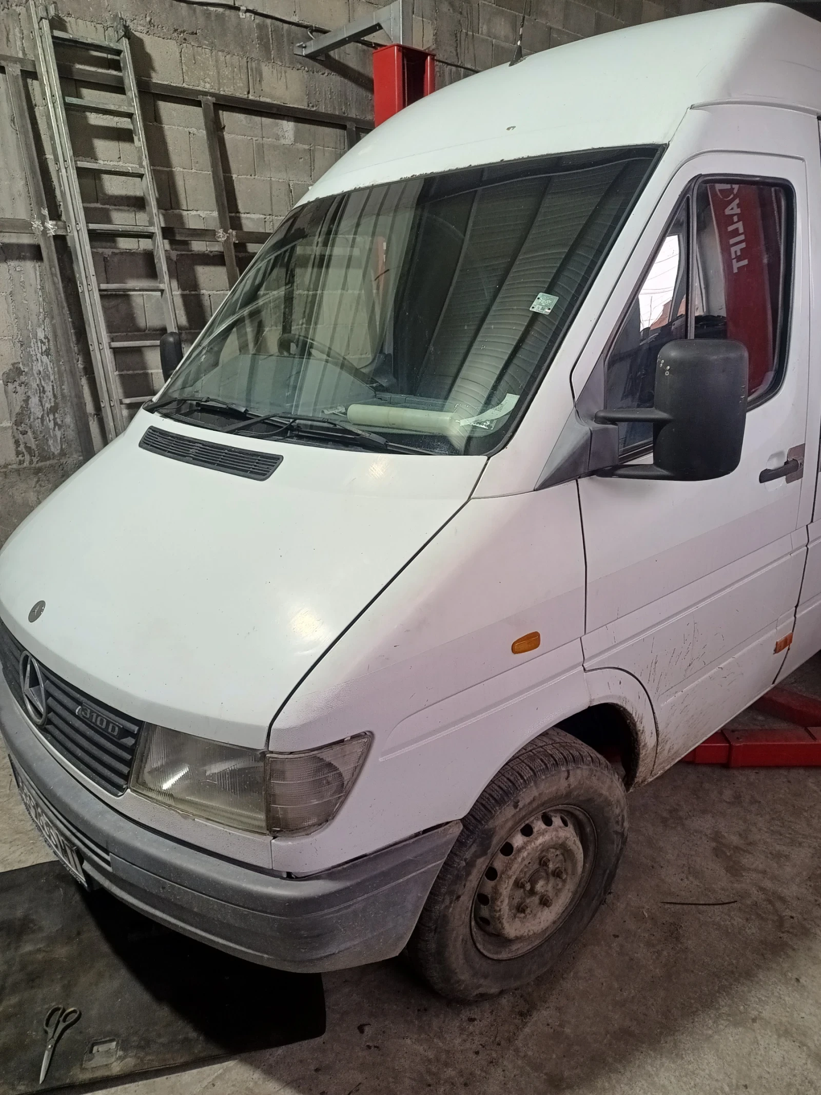 Mercedes-Benz 310 32585 - изображение 3