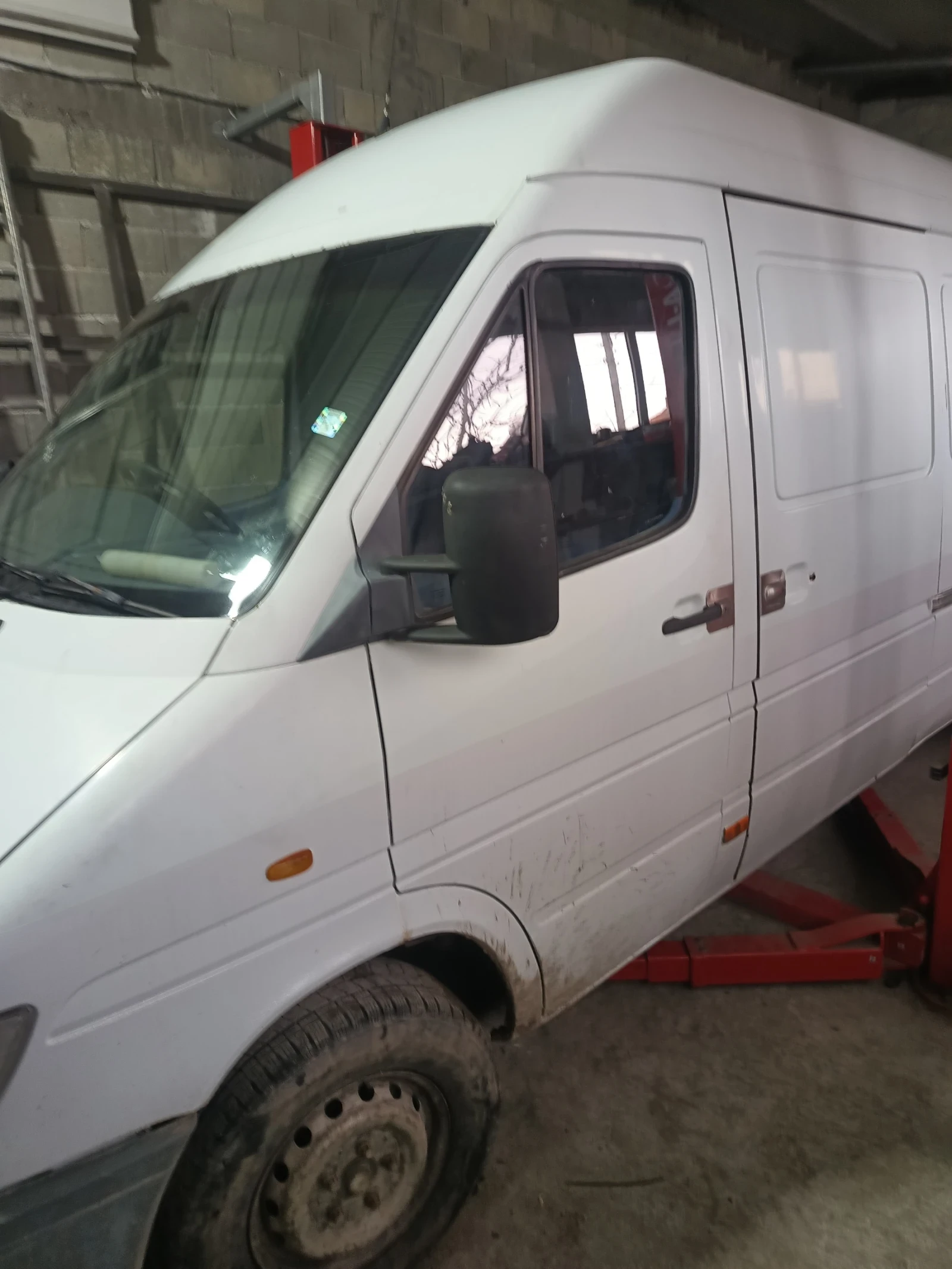 Mercedes-Benz 310 32585 - изображение 2