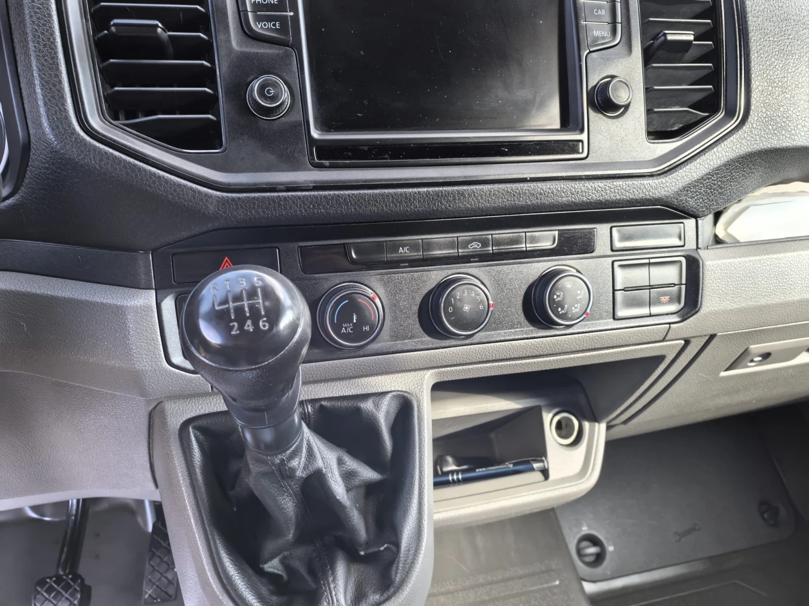 VW Crafter, снимка 13 - Бусове и автобуси - 55480437