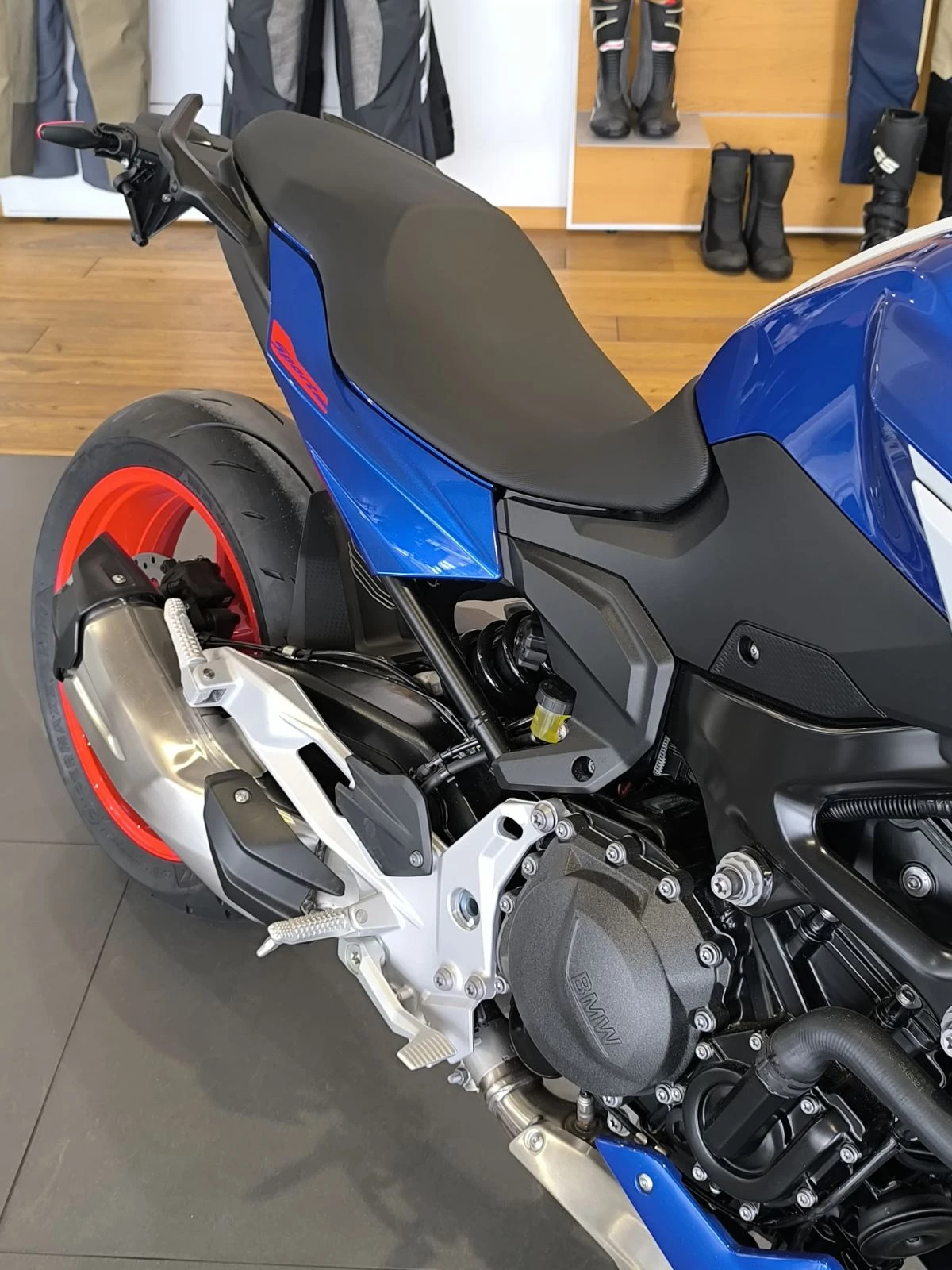 BMW F 900R - изображение 4