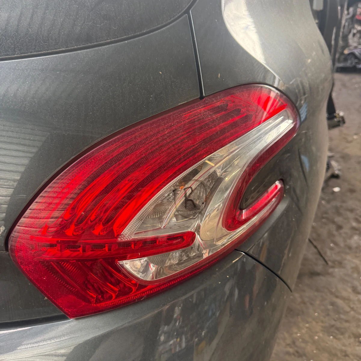 Заден десен стоп за Peugeot 208 1782-1782