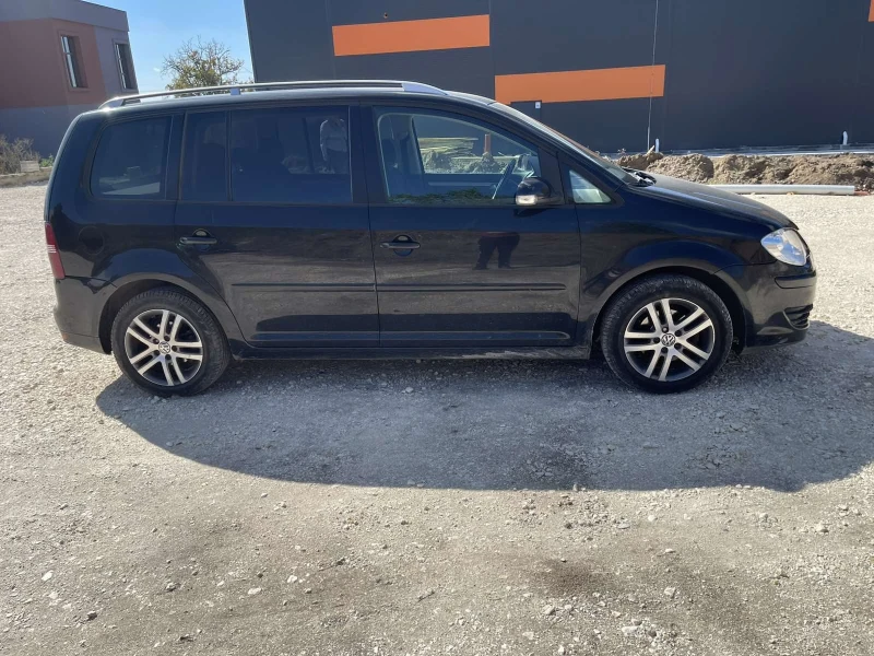 VW Touran 2.0 TDI, снимка 2 - Автомобили и джипове - 47899885