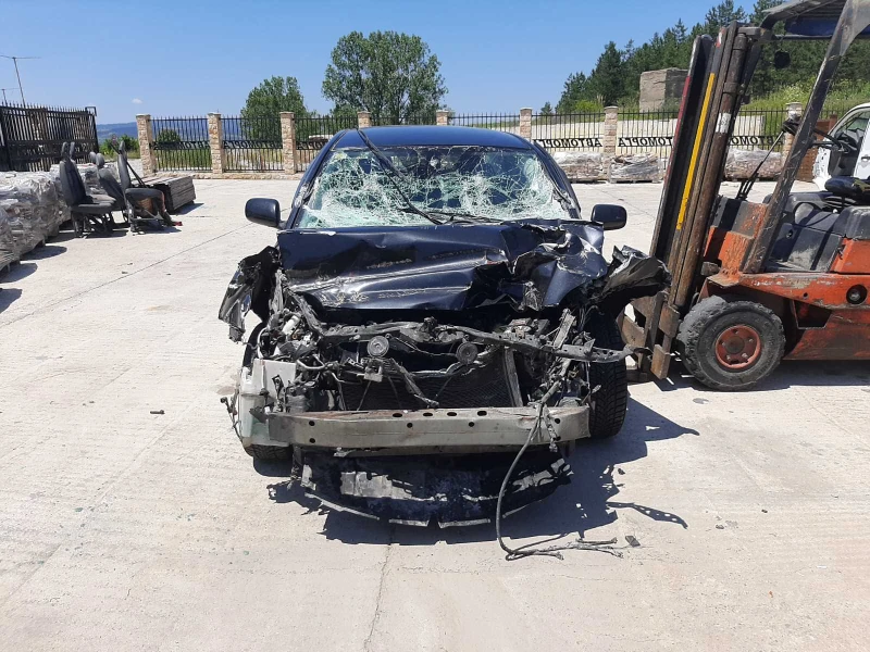 Toyota Avensis 1.8i, снимка 4 - Автомобили и джипове - 50684812