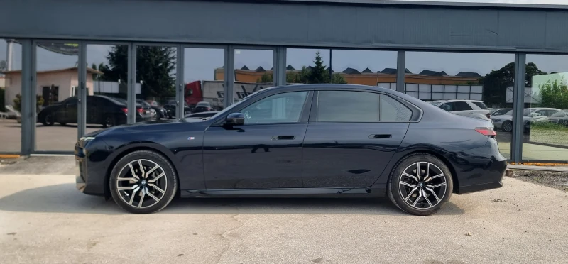 BMW 740 * INDIVIDUAL* Xdrive* Mpack* Head up* Distr* B&W* , снимка 4 - Автомобили и джипове - 52281453