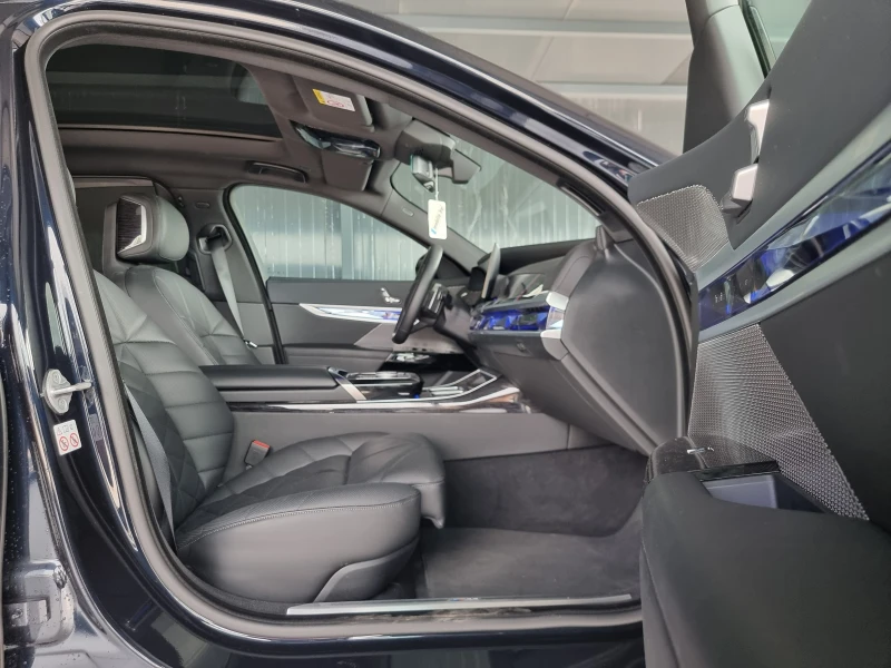 BMW 740 * INDIVIDUAL* Xdrive* Mpack* Head up* Distr* B&W* , снимка 11 - Автомобили и джипове - 52281453