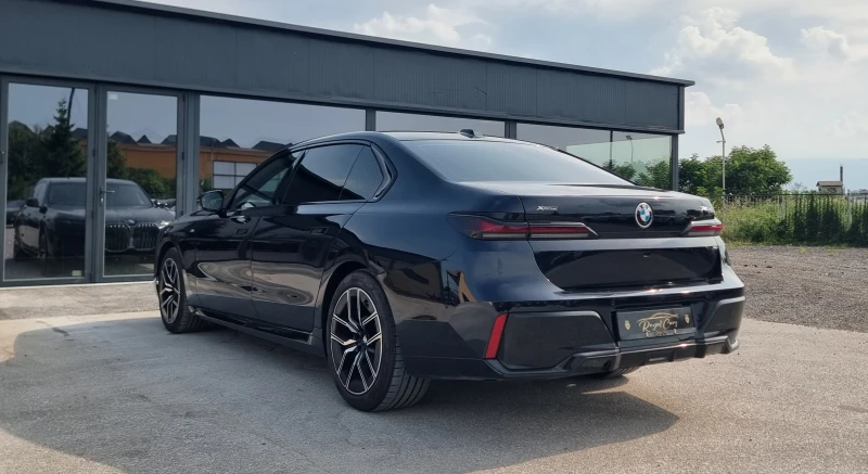 BMW 740 * INDIVIDUAL* Xdrive* Mpack* Head up* Distr* B&W* , снимка 6 - Автомобили и джипове - 52281453