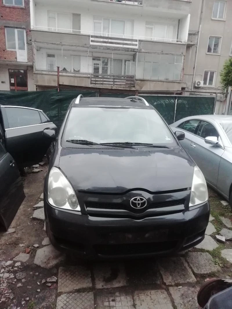 Toyota Corolla verso 2.2 D4D,2.0D4Dи 2.2D CAT, снимка 2 - Автомобили и джипове - 31376442